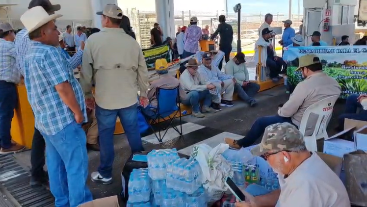 En la caseta El Pisal, en Navolato, les activaron la alarma a los productores que mantienen la protesta.