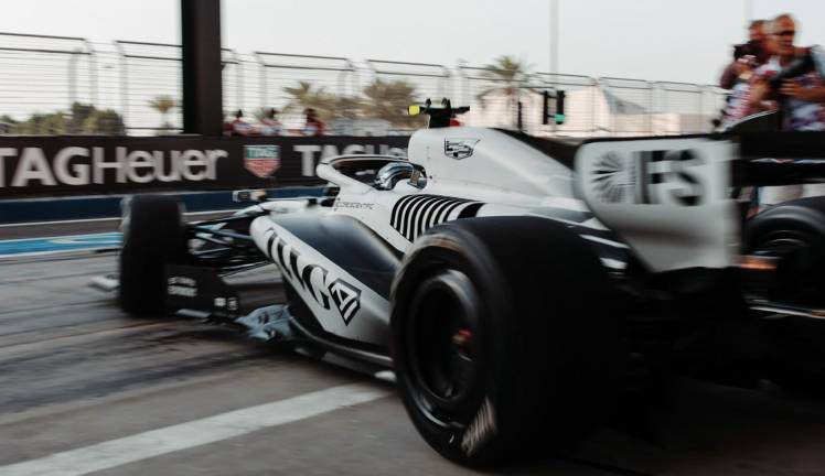 Checo Pérez cumple programa de pruebas en Bahréin.