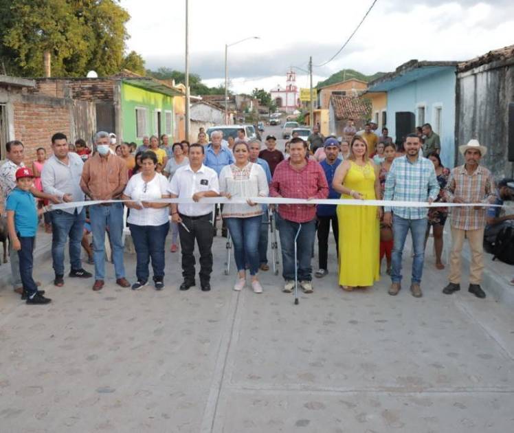 Pavimentan cuatro calles en la sindicatura de Matatán en El Rosario