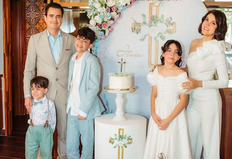 Realizan Itzia e Isaías Armienta Higuera su primera comunión