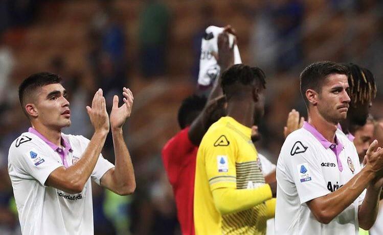 Con Johan Vásquez en la banca, Cremonese rescata empate ante el Atalanta