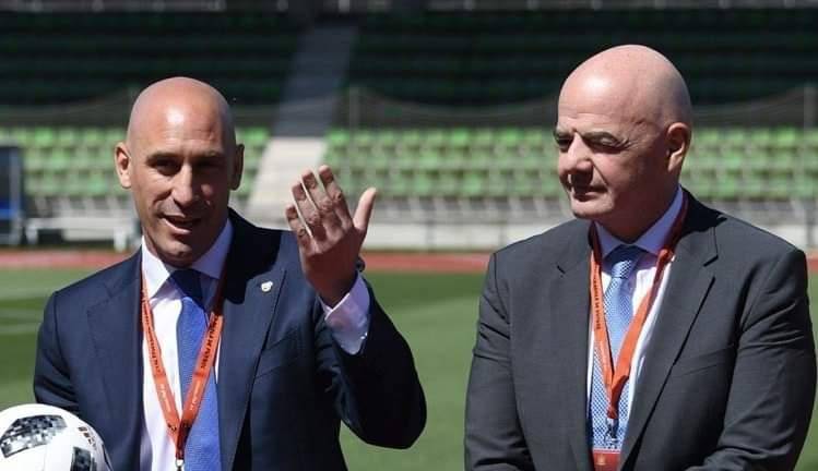 Luis Rubiales está bajo investigación de FIFA.