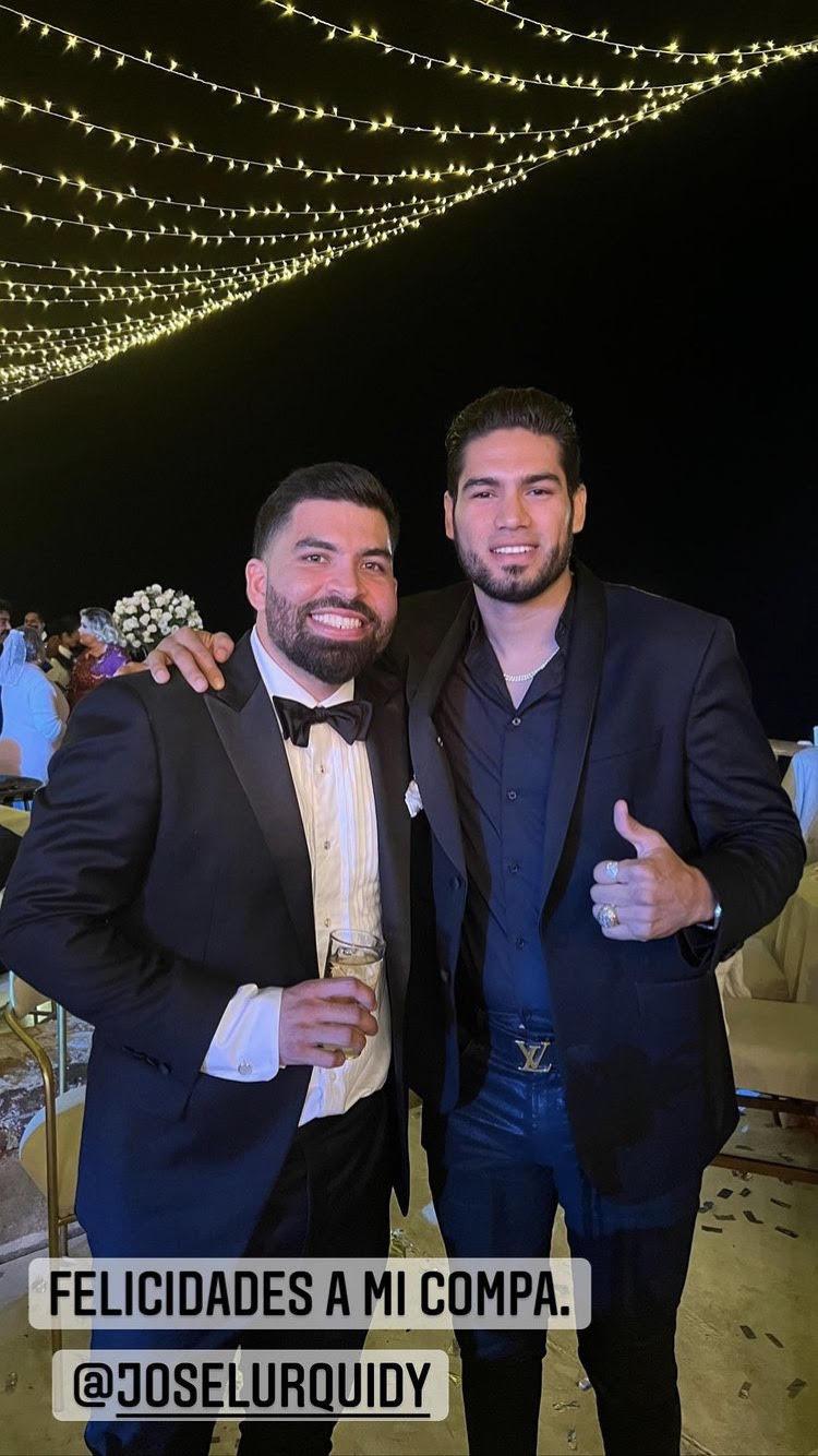 $!Boxeador Gilberto “El Zurdo” Ramírez junto al recién casado.