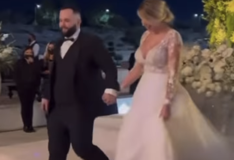 Carín León se casa con Alejandra Esquer