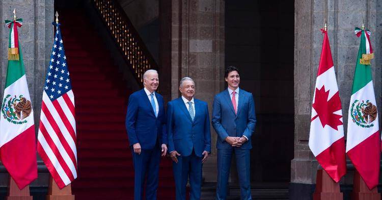 Los mandatarios de Estados Unidos, Joe Biden, México, Andrés Manuel López Obrador, y Canadá, Justin Trudeau, en la foto oficial.