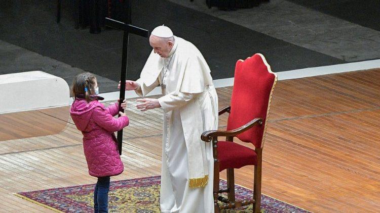 $!Papa Francisco reza por los niños del mundo
