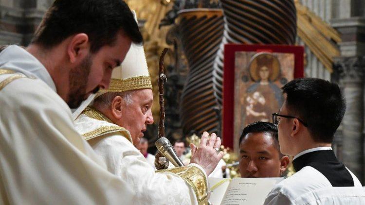 Todo con gratitud y esperanza, dice el Papa Francisco al despedir el 2023