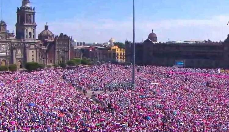 Una de las movilizaciones recientes de la llamada “marea rosa” en el Zócalo de la Ciudad de México.