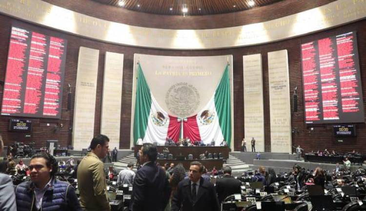 El Pleno de la Cámara de Diputados votó a favor de ampliar los permisos de paternidad de 5 a 20 días en México.