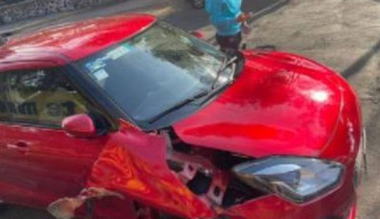 Así quedó el auto en el que viajaban los jugadores de Pumas.