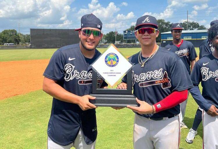 Mazatlecos Marco Patiño e Isauro Pineda son campeones en ligas menores