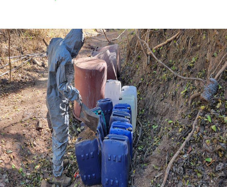 $!Decomisan más de 9 mil litros de precursores de droga sintética en Culiacán