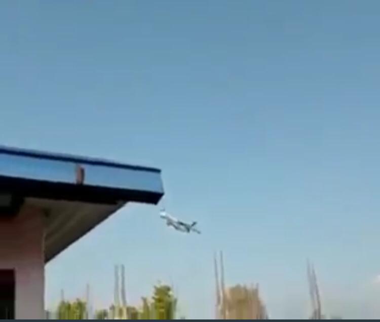 $!Mueren al menos 68 personas al estrellarse avión en Nepal