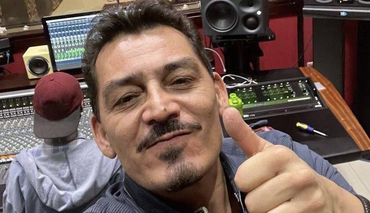 Visita José Manuel Figueroa Mazatlán para grabar unos temas musicales