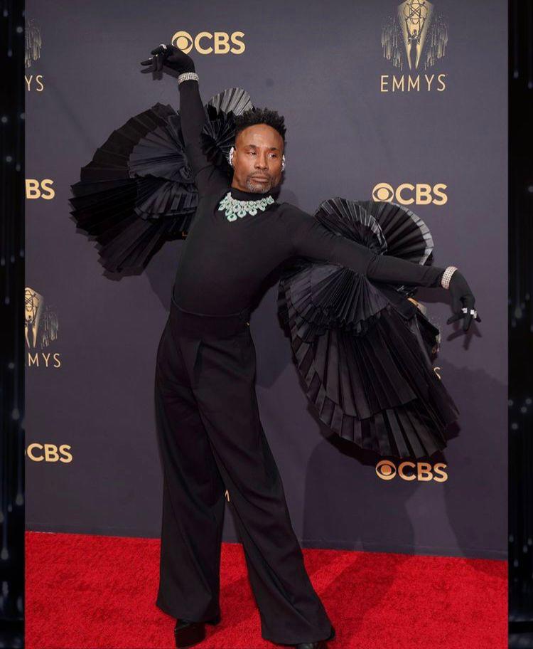 $!Desfilan las celebridades en la alfombra roja de los Emmys 2021