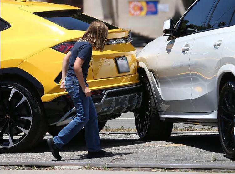 Samuel Affleck choca el auto que rentó su papá el actor Ben Affleck.