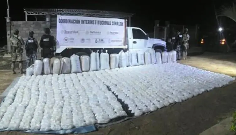 La unidad con mil 320 kilos de metanfetamina quedó a disposición de la FGR para iniciar las pesquisas.