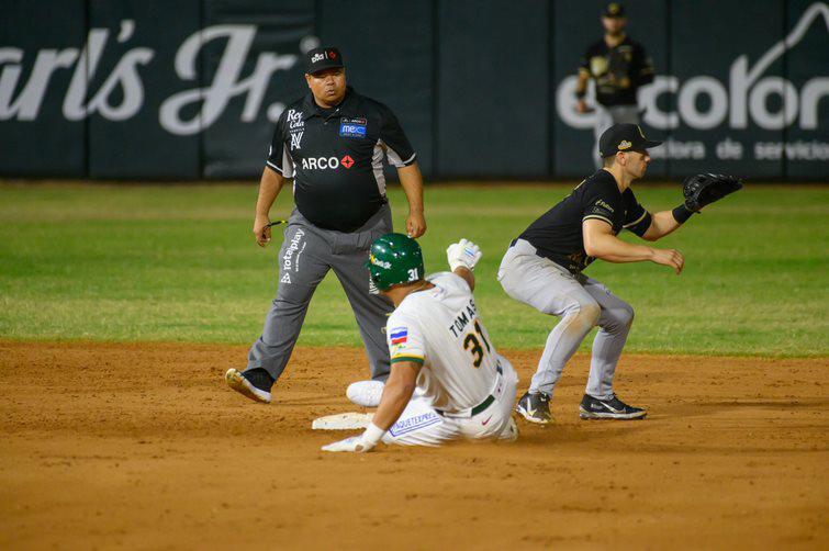 Cañeros carece de bateo oportuno y Charros se lleva la serie