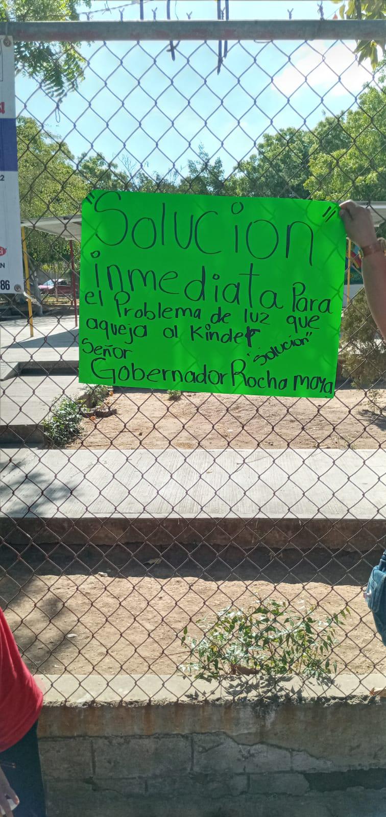 $!Claman por ayuda en kínder de Santa Teresa; no tienen luz en medio del calorón