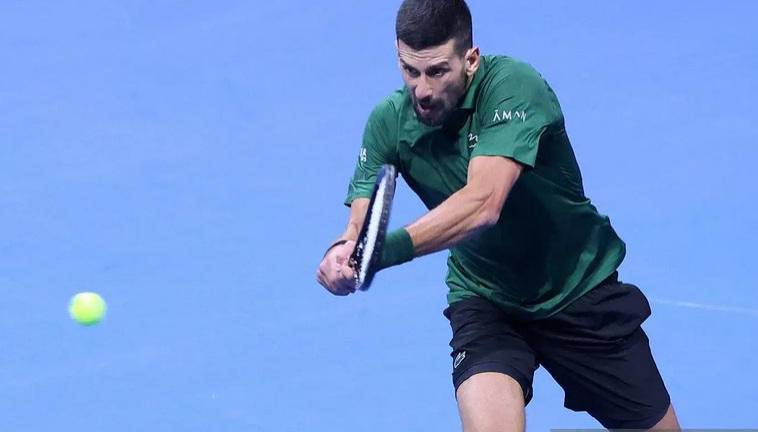 Novak Djokovic logró el triunfo en su debut en Atenas.