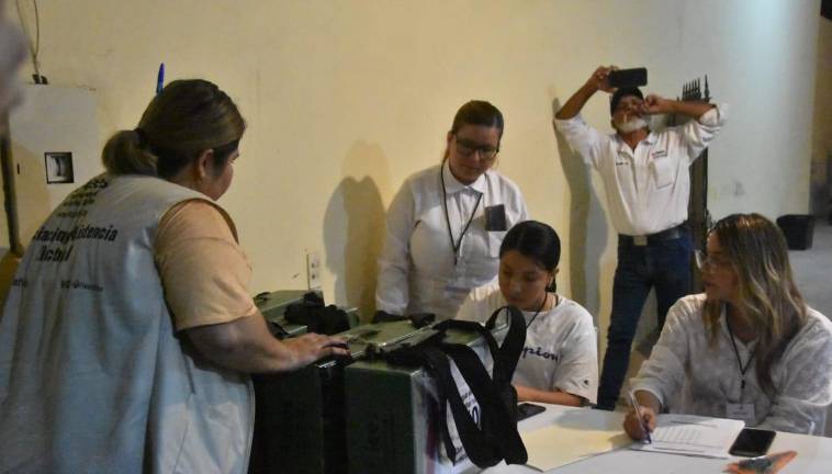 Los paquetes con información de las casillas comenzaron a llegar al Consejo Municipal Electoral de Ahome hasta después de las 22:00 horas.