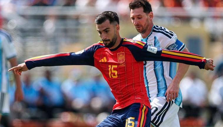 Álex Baena hizo historia al convertirse en el primer jugador en conquistar Eurocopa, Olímpicos y Copa del Mundo.