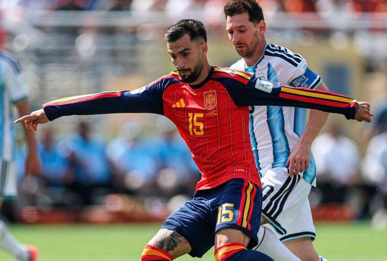 Álex Baena hizo historia al convertirse en el primer jugador en conquistar Eurocopa, Olímpicos y Copa del Mundo.