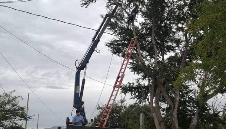Fallece jardinero en Mocorito al tocar cable de alta tensión
