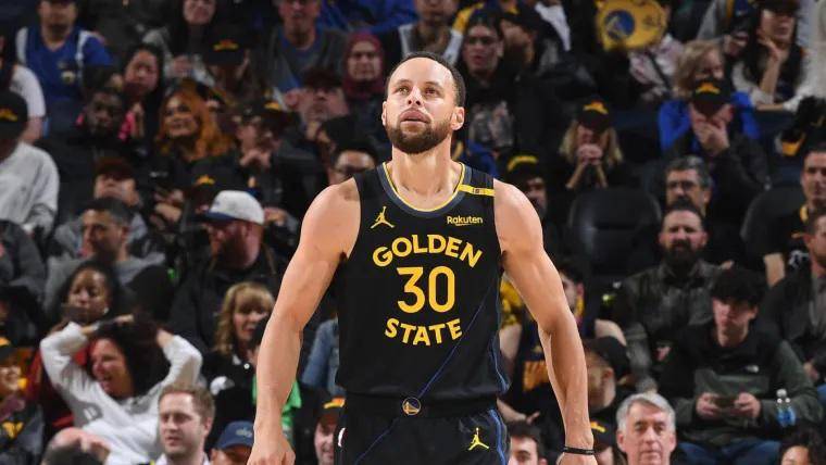 Curry sufre una contusión pélvica