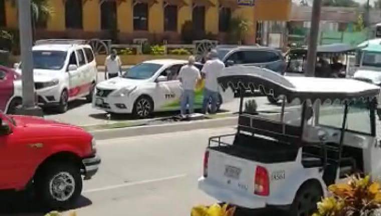 Se registran de nuevo bloqueos entre taxistas de Mazatlán