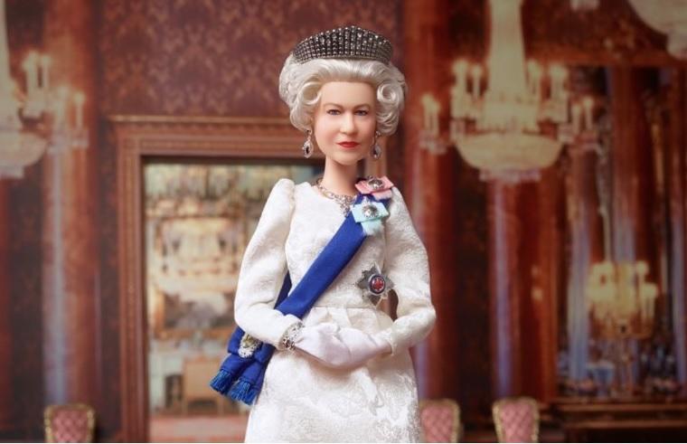 La muñeca Barbie de la Reina Isabel II se agotó en tiempo récord