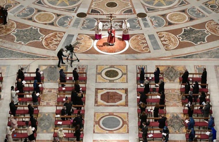 Papa Francisco reza por los niños del mundo