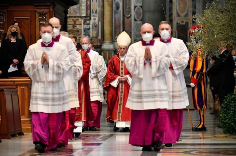 Papa Francisco reza por los niños del mundo