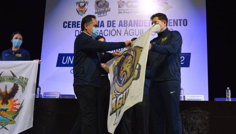 El abanderamiento a las Águilas UAS que competirán en la Universiada Nacional 2022.