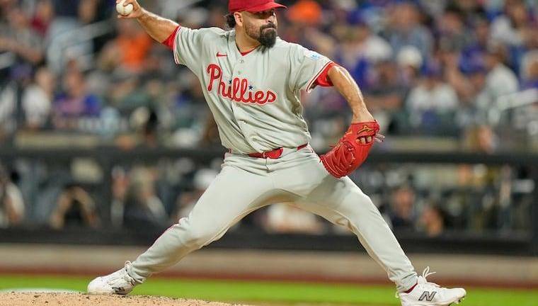 José Urquidy fue puesto en libertad por los Filis en el último día de temporada regular.