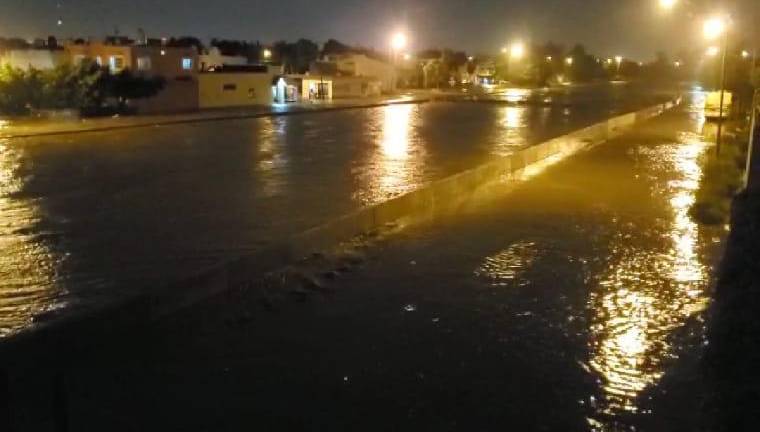 Se desborda Arroyo Jabalines en Mazatlán; inundados vecinos de Jacarandas