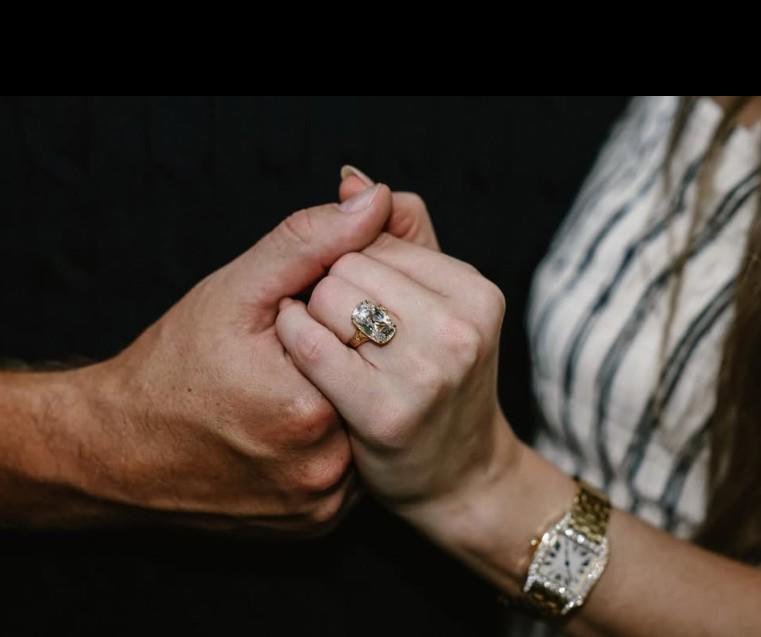 $!El anillo es creación de la diseñadora Kindred Lubeck, de Artifex Fine Jewelry, con sede en Nueva York.