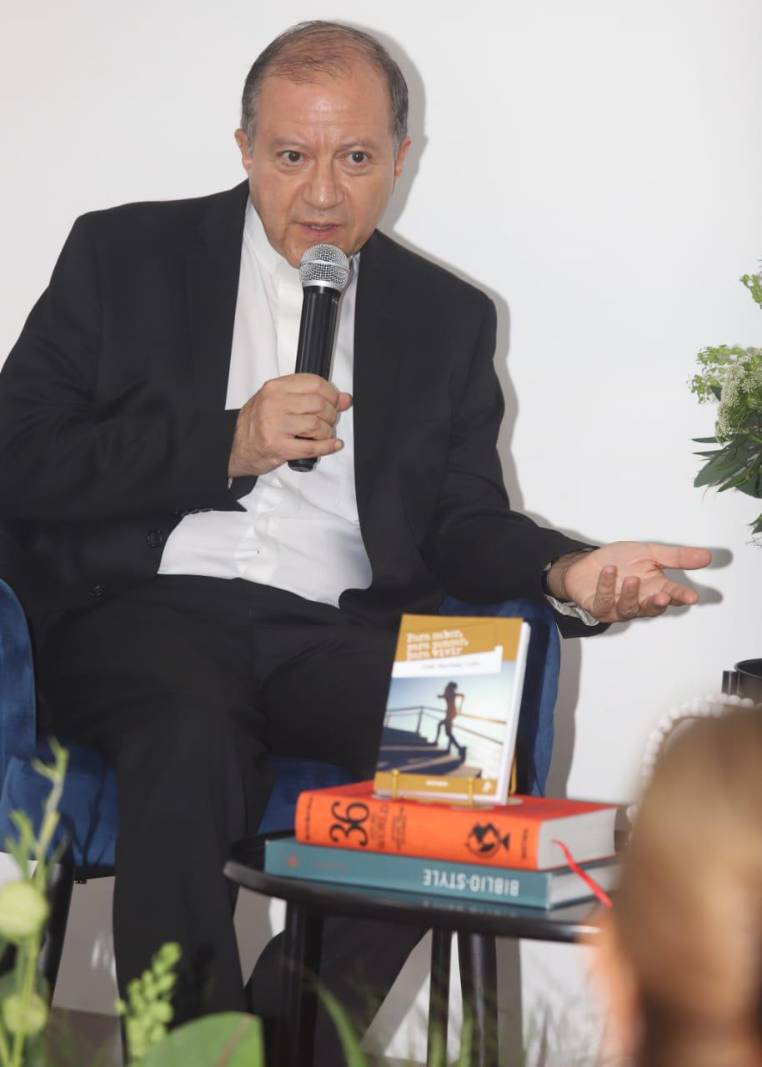 Jose Colin El Padre José Martínez Colín presenta el libro ‘Para saber, para pensar ...