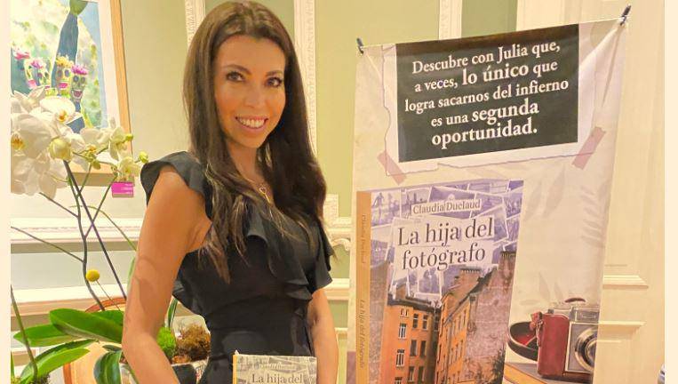 La escritora Claudia Duclaud visitará Culiacán para presentar su libro La hija del fotógrafo.