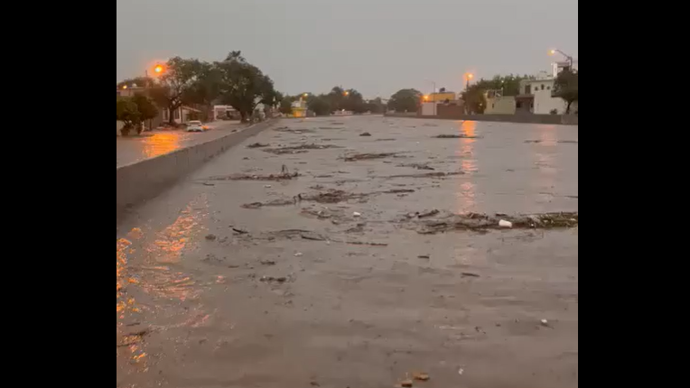 Despierta tormenta eléctrica a Mazatlán: alertan por cierre de vialidades