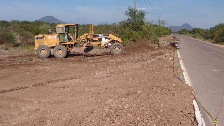 Reparan provisionalmente tramo de carretera Aguaverde-El Caimanero dañado por huracán Pamela