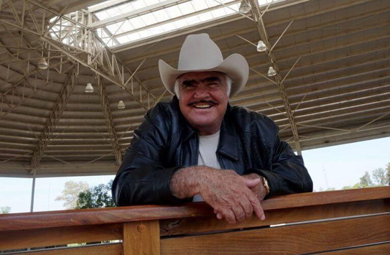 Vicente Fernández sale de terapia intensiva