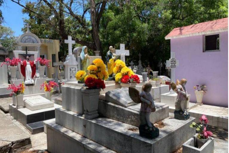En Culiacán avanza limpieza de panteones y pintado de bardas previo al Día de Muertos, señala Danilo Burgos