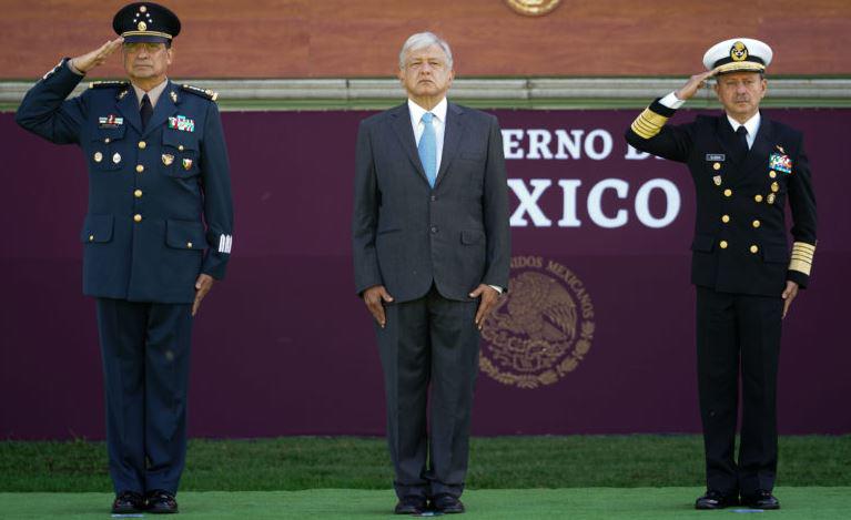 77% de ciudadanos está a favor de que gobierne líder único; 40% aceptaría gobierno militar, informa Inegi