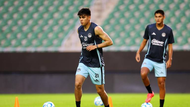 Sebastián Santos llega al puerto.