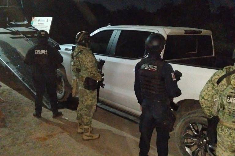 Aseguran camioneta blindada en la colonia Huertos del Pedregal, en Culiacán