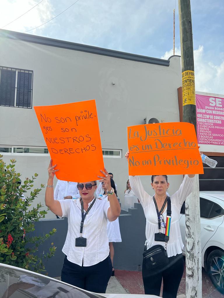 $!Protestan trabajadores del PJF en Mazatlán por reducción al presupuesto y a fideicomisos