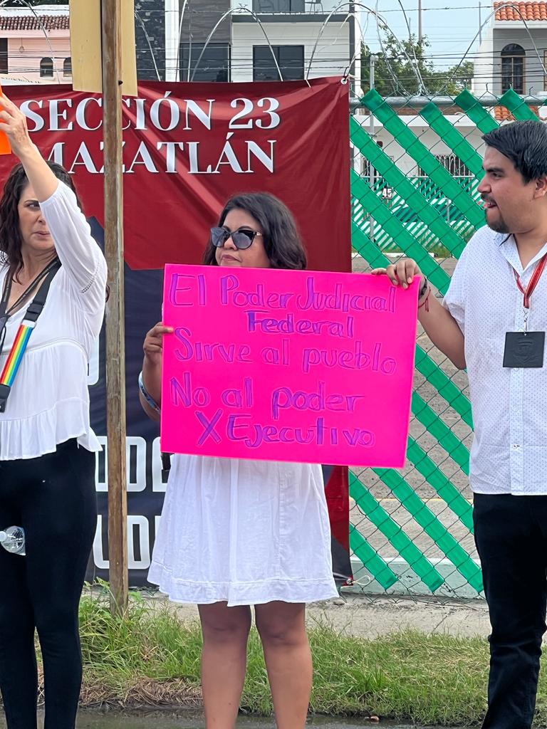 $!Protestan trabajadores del PJF en Mazatlán por reducción al presupuesto y a fideicomisos