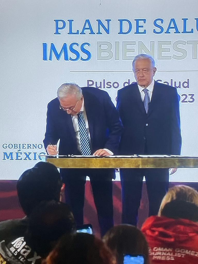 $!AMLO y 23 gobernadores firman convenio para transferir infraestructura y personal al IMSS-Bienestar