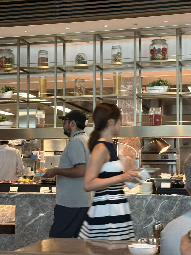 $!Sheinbaum llama a gobernantes a ‘vivir en la justa medianía’ entre las críticas a Andrés López Beltrán por viaje de lujo a Tokio